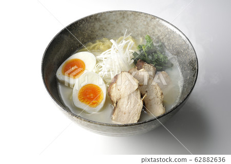 Chicken white ramen 62882636