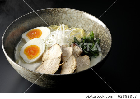 Chicken white ramen 62882818