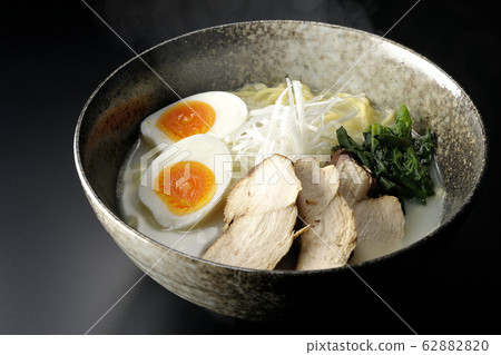 Chicken white ramen 62882820