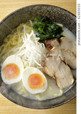 Chicken white hot noodles 62883010