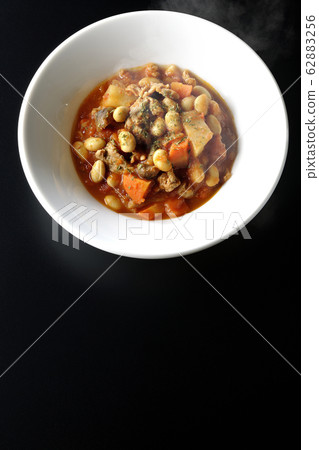 Pork and beans 62883256