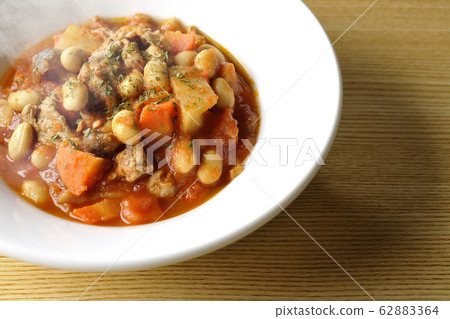 Pork and beans 62883364
