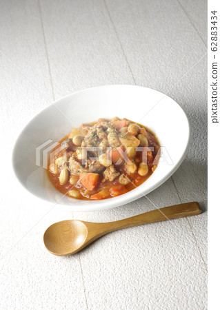 Pork and beans 62883434