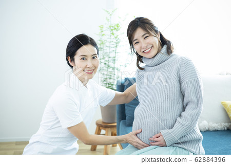 Pregnant women and nurses 62884396
