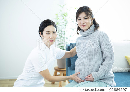 Pregnant women and nurses 62884397