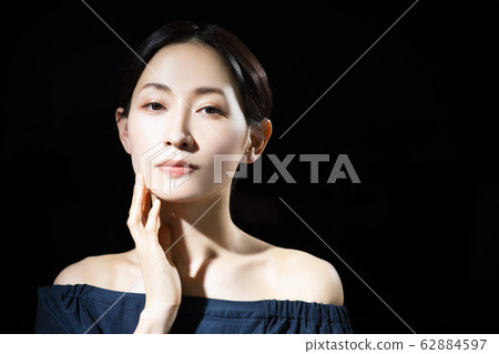 30多歲的美女形象女性 62884597
