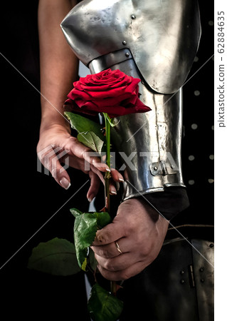 Knight and woman hold a rose in hands 62884635
