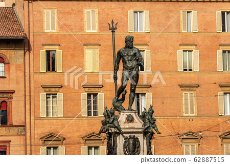 Statue of Neptune the Roman God in Bologna downtown Italy 62887515