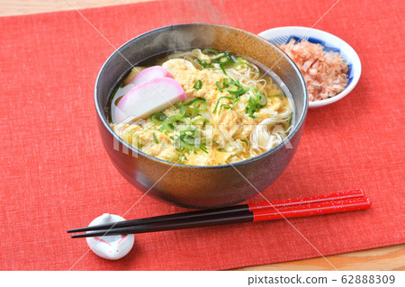 Caution) Steam is synthetic. Boiled noodles (Nyumen, warm soup noodles, somen, somen) oyster juice. 62888309