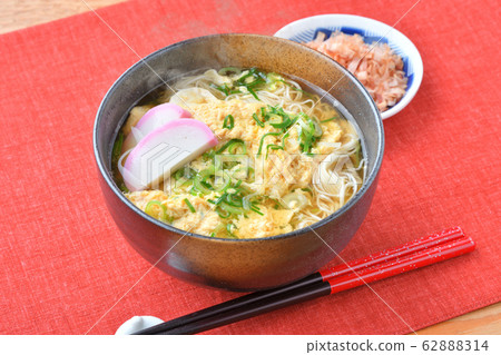 Caution) Steam is synthetic. Boiled noodles (Nyumen, warm soup noodles, somen, somen) oyster juice. Caution) Steam is synthetic. Boiled noodles (Nyumen, warm soup noodles, somen, somen) oyster juice. 62888314