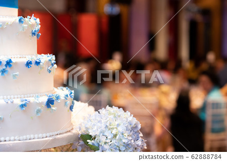 Wedding many layers Cake put in ceremony Round 62888784