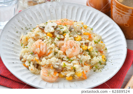 Shrimp pilaf, shrimp and mushroom pilaf, cooked rice with Western-style butter consomme taste. Served with onion soup. Shrimp pilaf, shrimp and mushroom pilaf, cooked rice with Western-style butter consomme taste. Served with onion soup. 62889524