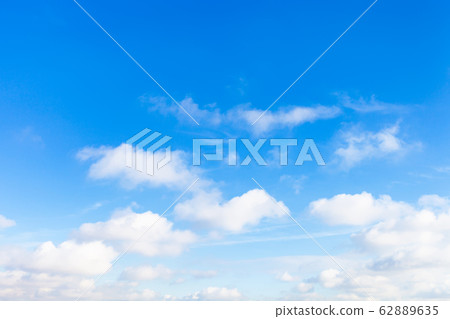 blue sky with small cumuli clouds blue sky with small cumuli clouds 62889635
