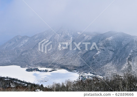Winter mountain snow scene Winter mountain snow scene 62889666