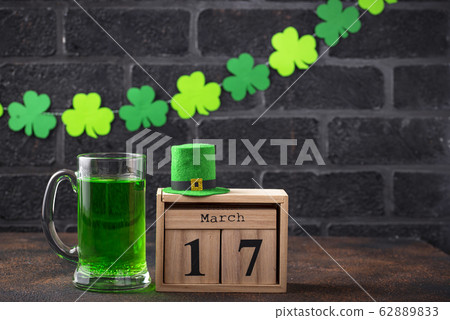St. Patricks day green beer 62889833