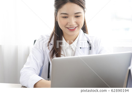 woman doctor woman doctor 62890194
