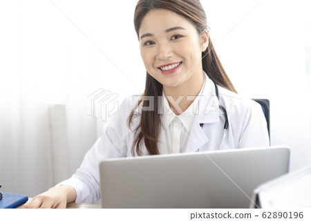 woman doctor woman doctor 62890196
