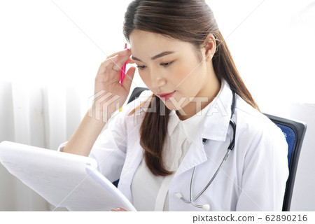 woman doctor woman doctor 62890216