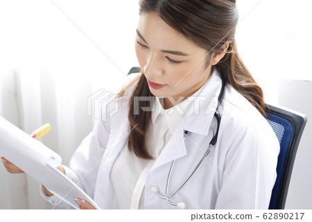 woman doctor woman doctor 62890217