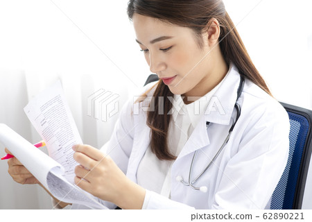 woman doctor woman doctor 62890221