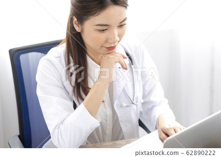 woman doctor woman doctor 62890222