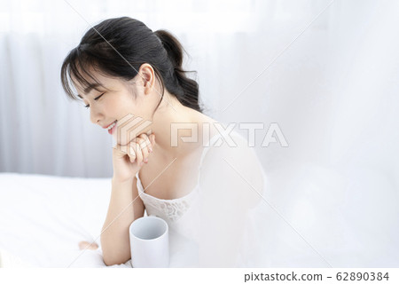 Beautyful girl  62890384