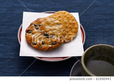 Senbei and Tea 62890441