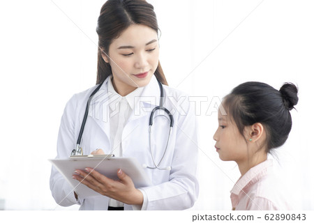 doctor and child doctor and child 62890843