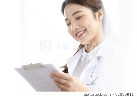woman doctor woman doctor 62890911