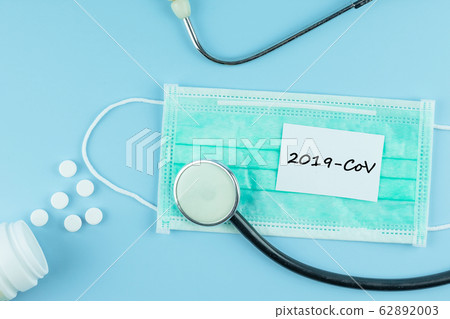 Protective face mask, Medicine pills and 62892003