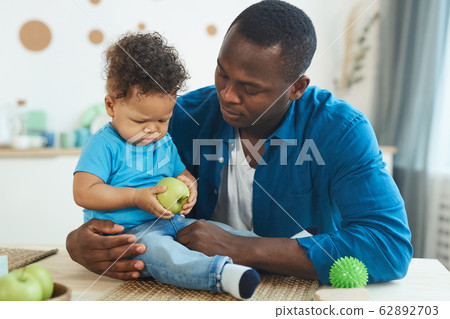 Caring African-American Dad 62892703