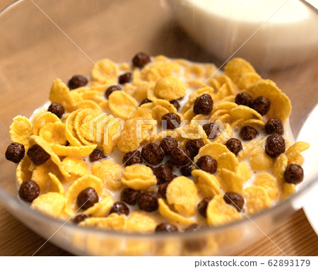 Cornflakes On Wooden Table At Morning 62893179