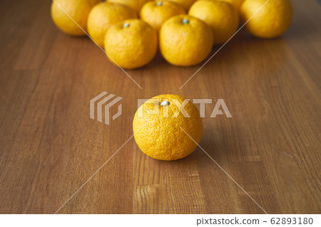 Bellows (citrus fruits native to Wakayama Prefecture) have strong acidity and bitterness. 62893180