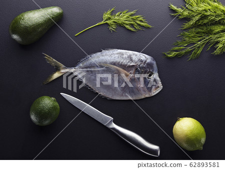 Fresh fish (Vomer or Selene setapinnis )  62893581