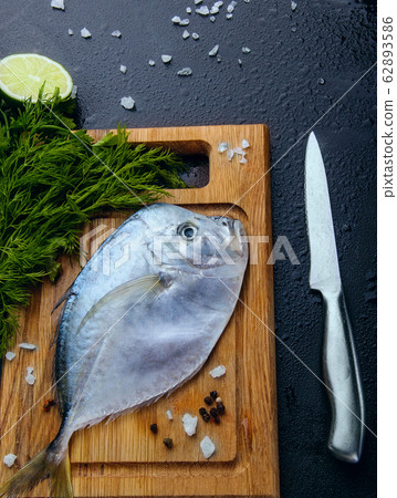 Fresh fish (Vomer or Selene setapinnis )  62893586