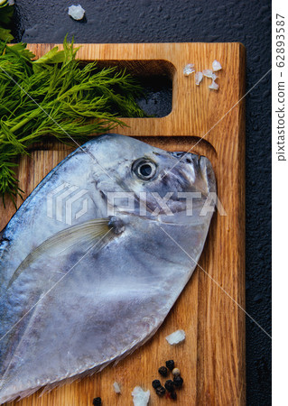 Fresh fish (Vomer or Selene setapinnis )  62893587