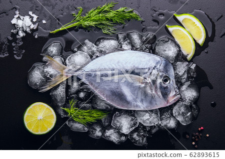 Fresh fish (Vomer or Selene setapinnis ) dill, 62893615