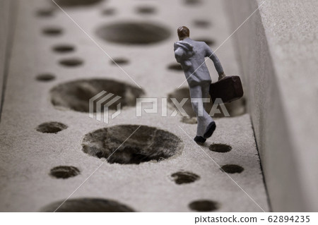 同時避免許多陷阱的商人運行 62894235