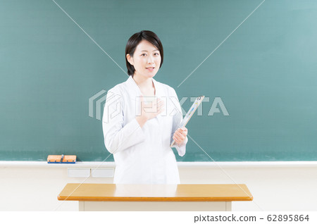 White woman White woman 62895864
