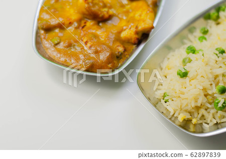 Roasted chicken breast pieces in a mildly spiced Roasted chicken breast pieces in a mildly spiced 62897839