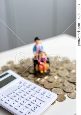 500日元硬幣形象娃娃老年 500日元硬幣形象娃娃老年 62899025