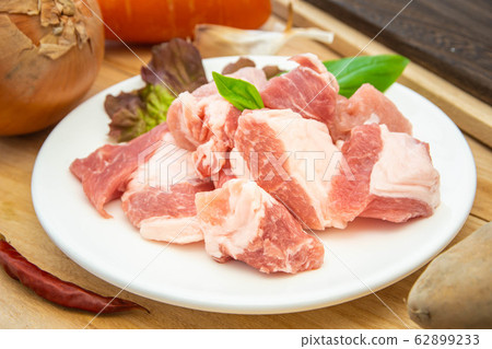 Pork cut into pieces 62899233