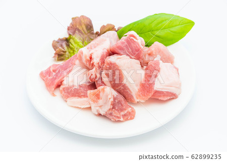 Pork cut into pieces 62899235