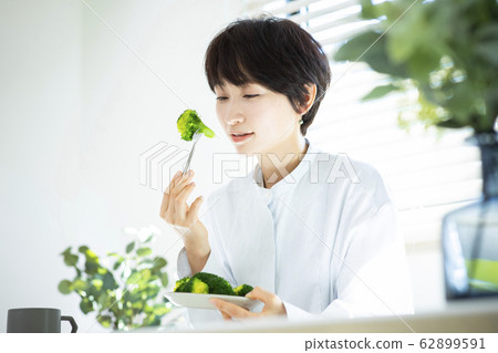 女性西蘭花蔬菜餐叉限糖飲食 62899591