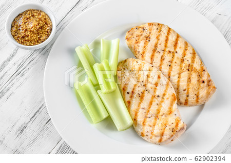 Portion of grilled chicken 62902394