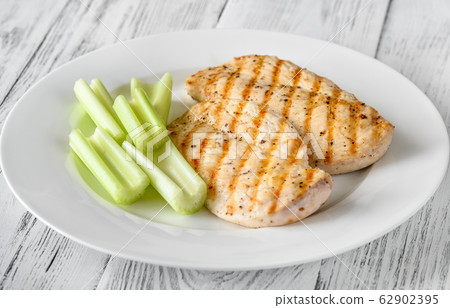 Grilled chicken with celery stalks Grilled chicken with celery stalks 62902395