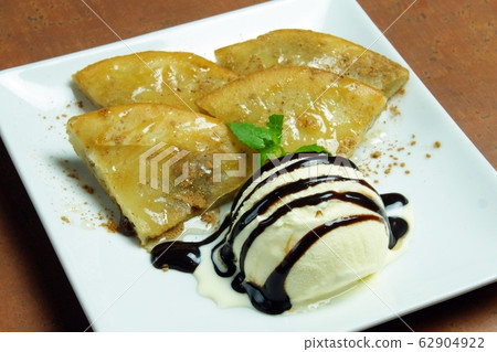 Vanilla Icecream 62904922