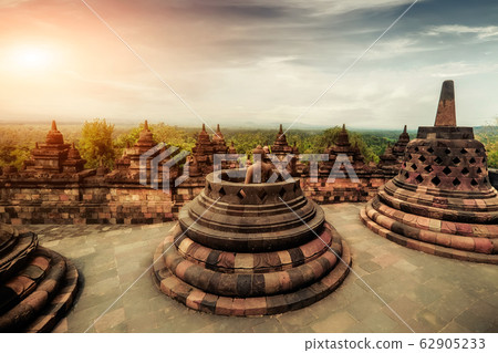 \Ancient Borobudur Buddhist temple. Indonesia 62905233