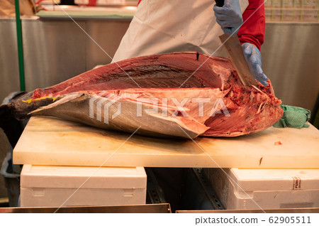 Tuna dismantling Tuna dismantling 62905511