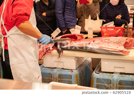 Tuna dismantling 62905528